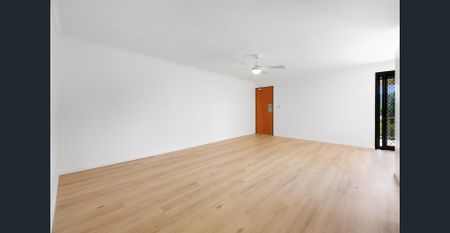 Coastal Living Just Metres from the Broadwater - Photo 5