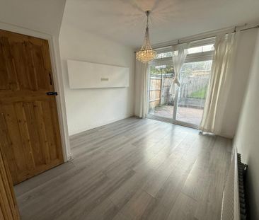 4 bedroom semi-detached house to rent - Photo 2