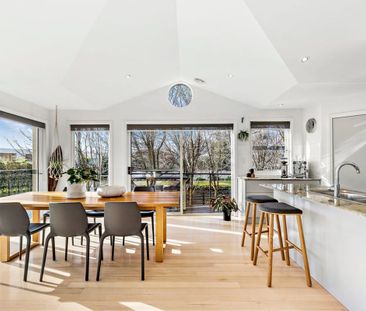 Luxury Beachside Living- Furnished. - Photo 2