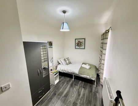 5 Bedroom Semi Detached To Let - Photo 4