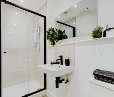8 Bedroom House - Photo 6