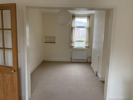 2 bedroom maisonette to rent - Photo 3