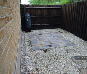 2 bedroom semi-detached house to rent - Photo 4