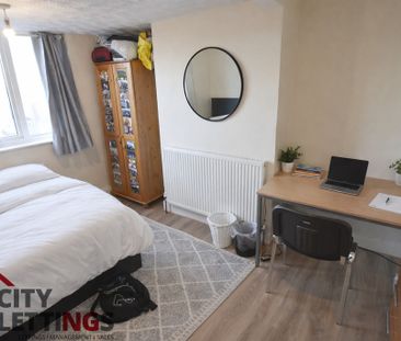 5 Bedroom Mid Terraced House - Photo 2