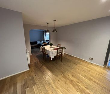 4 bedroom end of terrace house to rent - Photo 1