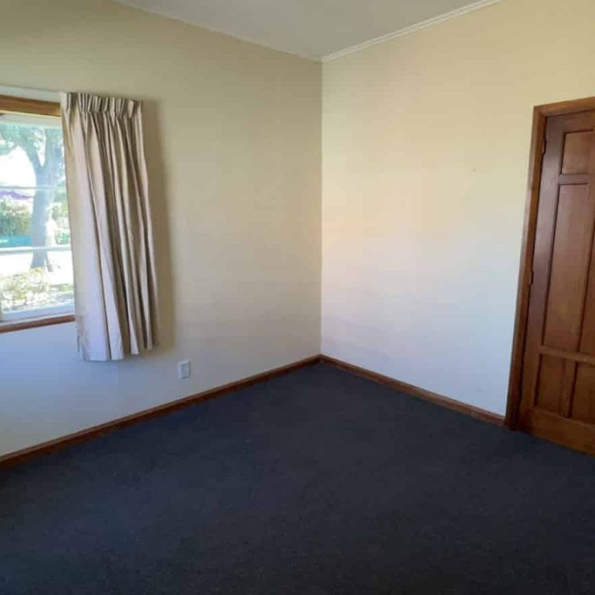 THREE BEDROOMS - WEST END - Photo 1