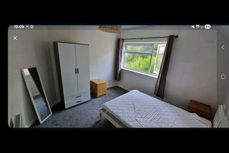Room in a Shared House, Bracton Drive, NG3 - Photo 4