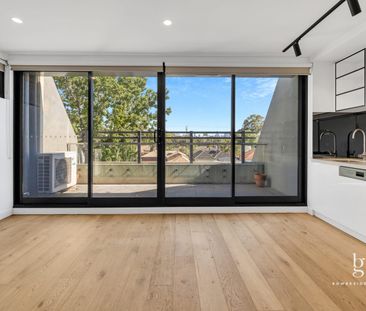 Stylish & Light-Filled Apartment - Photo 6