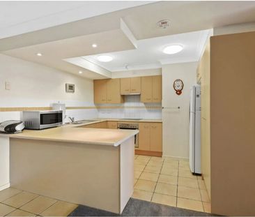 Modern 2-Bedroom Apartment - Minutes to Port CBD & Beaches - Photo 2