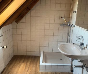 Tolle Dachwohnung mit Galerie an ruhiger Lage zu vermieten - Photo 4