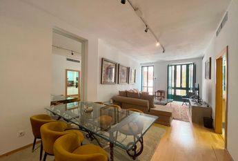 Apartamento amueblado de 3 dormitorios y 2 baños con patio en la Plaza de Cort, Palma.