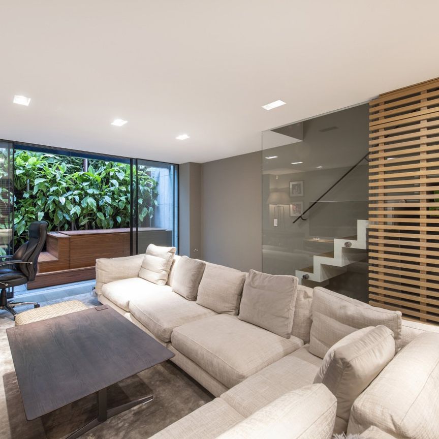 Montpelier Square, Knightsbridge, SW7, London - Photo 1