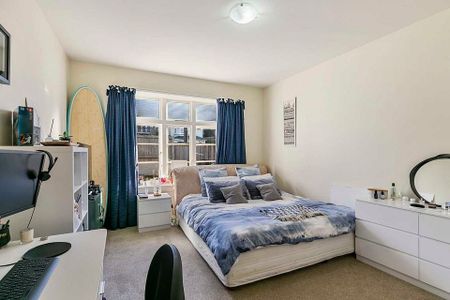 Spacious Sunny home in Lyall Bay - Photo 5