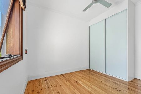 Stunning Renovated 3-Bedroom Terrace in the Heart of Bondi Junction - Photo 2