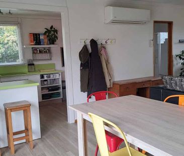 TWO BEDROOM CLYDE COTTAGE - Photo 2