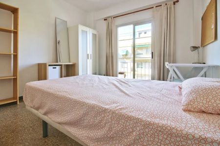 Carrer del Poeta Mas y Ros, Valencia, Valencian Community 46022 - Photo 2