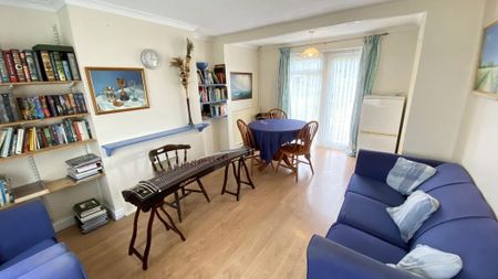 1 bedroom in a house share to rent - Photo 2
