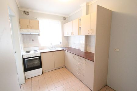 Immaculate 1st Floor Apartment Close to All Amenities - Photo 2