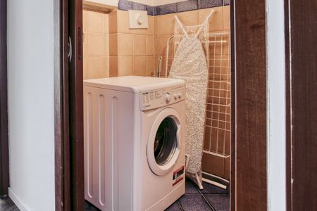 Large single room with window in Milan - Photo 4