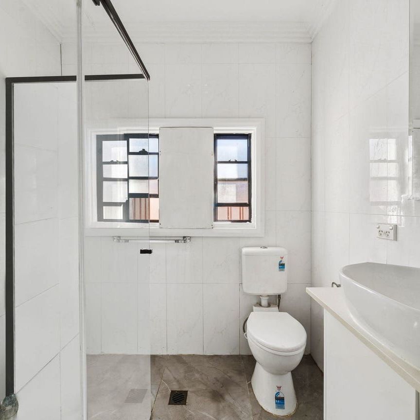 4-Bedroom Family Home with Modern Comforts and Expansive Outdoor Spaces - Photo 1