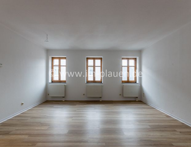 Zentrale 2-Zimmer-Dachgeschosswohnung in Auerbach – frisch renoviert & sofort beziehbar! - Photo 1