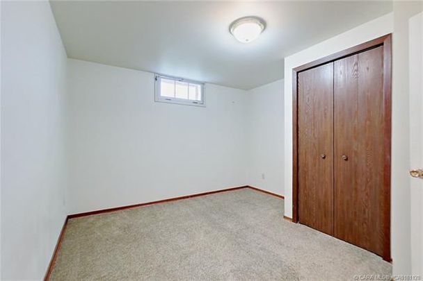 CONVENIENTLY LOCATED BASEMENT SUITE ! - Photo 1