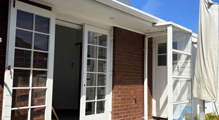 Seaside & Sunny 3-Bed Private House to Rent - Photo 5