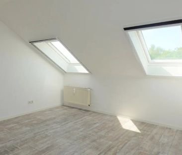 Gepflegte ca. 89 m² große DG-Wohnung mit großem Wohn-/Esszimmer, Ta... - Foto 1