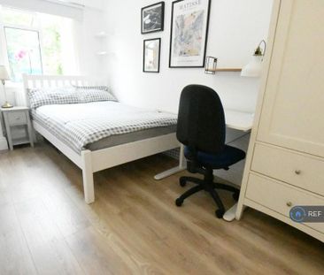 1 bedroom in a flat share to rent - Photo 1