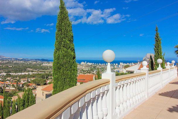 Se alquila para todo el año un estupendo chalet en Calpe - Photo 1