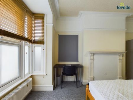 6 bedroom townhouse to rent - Photo 3