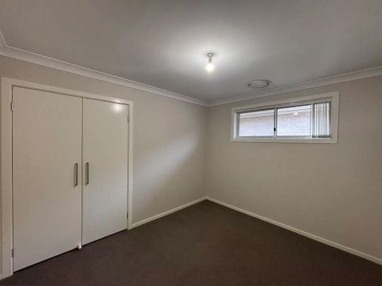 “Spacious family house in Schofields” - Photo 1