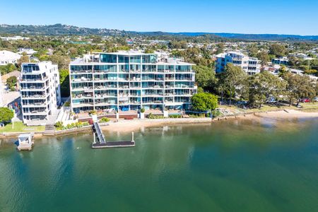 Luxury Waterfront Living! - Photo 4