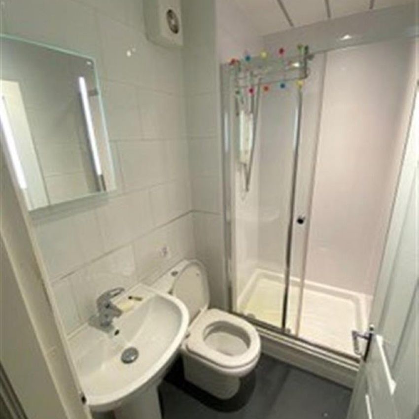 6 Bedroom Terraced To Let - Photo 1