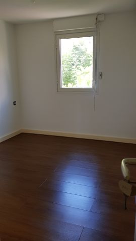 Location Appartement 4 pièces 75m² ST DENIS 97400 - Photo 3