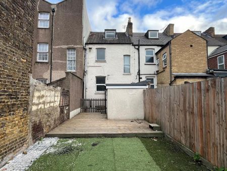 2 bedroom flat to rent - Photo 5