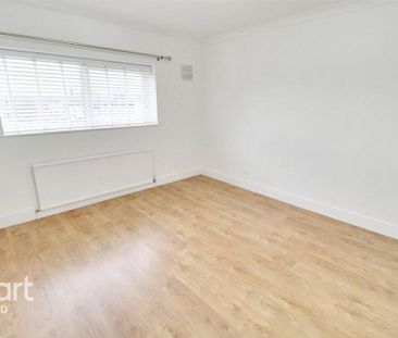 3 bedroom end of terrace house to rent - Photo 2