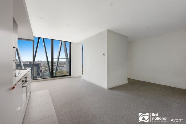 Partly furnished apartment in Carlton! - Photo 1