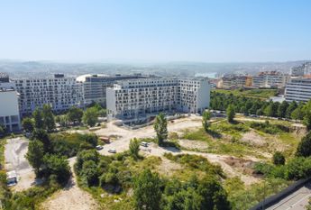 Apartamento T2 no Porto com varanda, garagem e arrumos