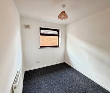 3 bedroom link detached house to rent - Photo 5