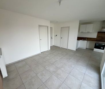 Location Appartement 2 pièces 42m² LUC LA PRIMAUBE 12450 - Photo 3