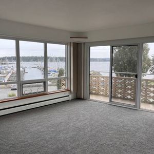 OCEAN FRONT APARTMENT - Photo 2