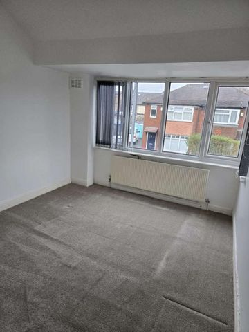 Irlam Avenue, Eccles, M30 - Photo 3