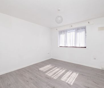 Chartwell Gardens, Cheam, SM3 - Photo 1