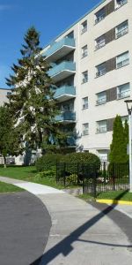 Sandalwood Manor - Photo 4