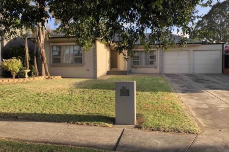 Stylish Family Home in Prime Rostrevor - Photo 3