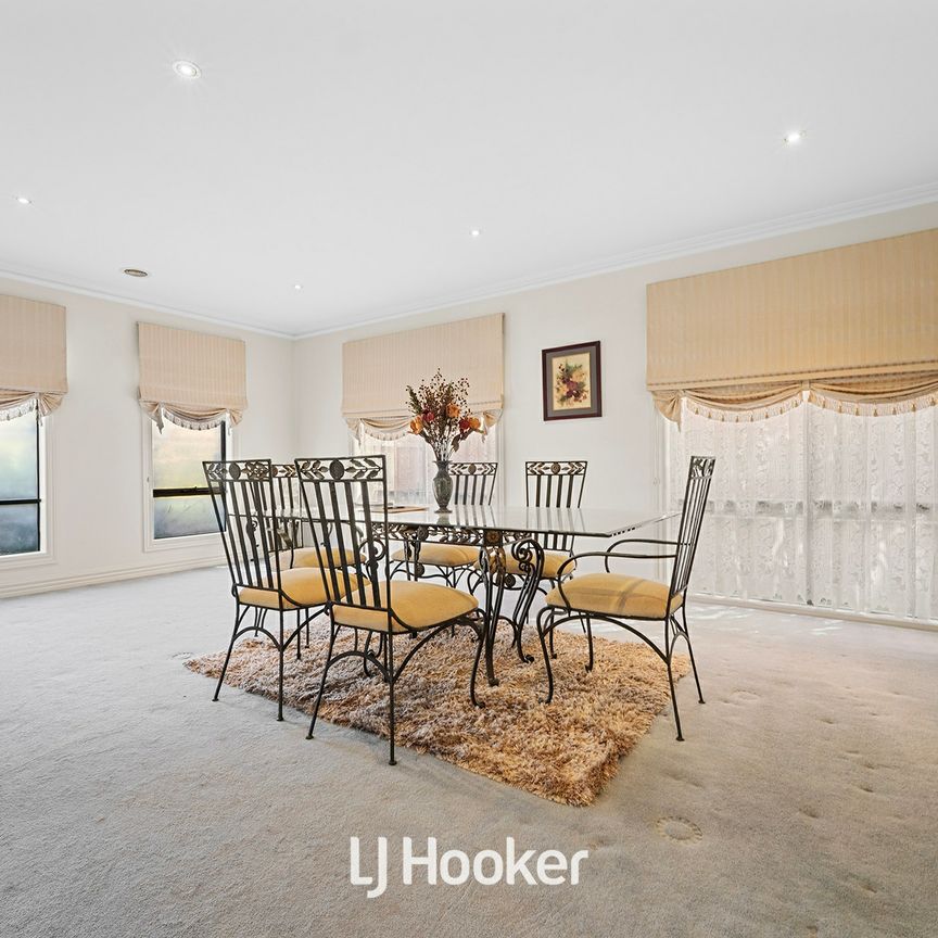 Spacious Family Home with Dual Kitchens & Outdoor Entertaining - Photo 1