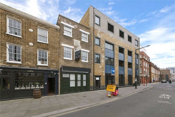 A three double bedroom Town House which has just had a full refurbishment which is perfectly located for both Borough and Southwark Stations. - Photo 1