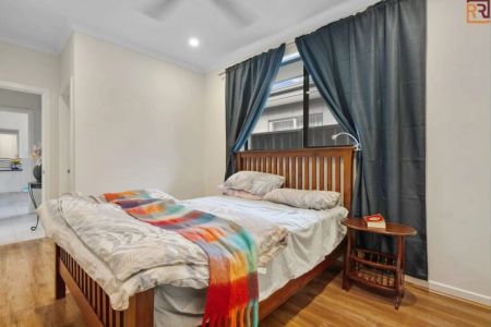 Spacious 4-Bedroom Family Home with Modern Amenities in Enfield - Photo 5