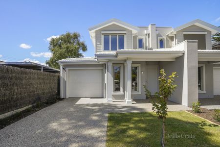 1/28 Mernda Avenue, Cheltenham - Photo 2